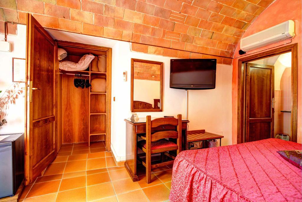 Hotel Residence Villa Rioddi Volterra Bagian luar foto