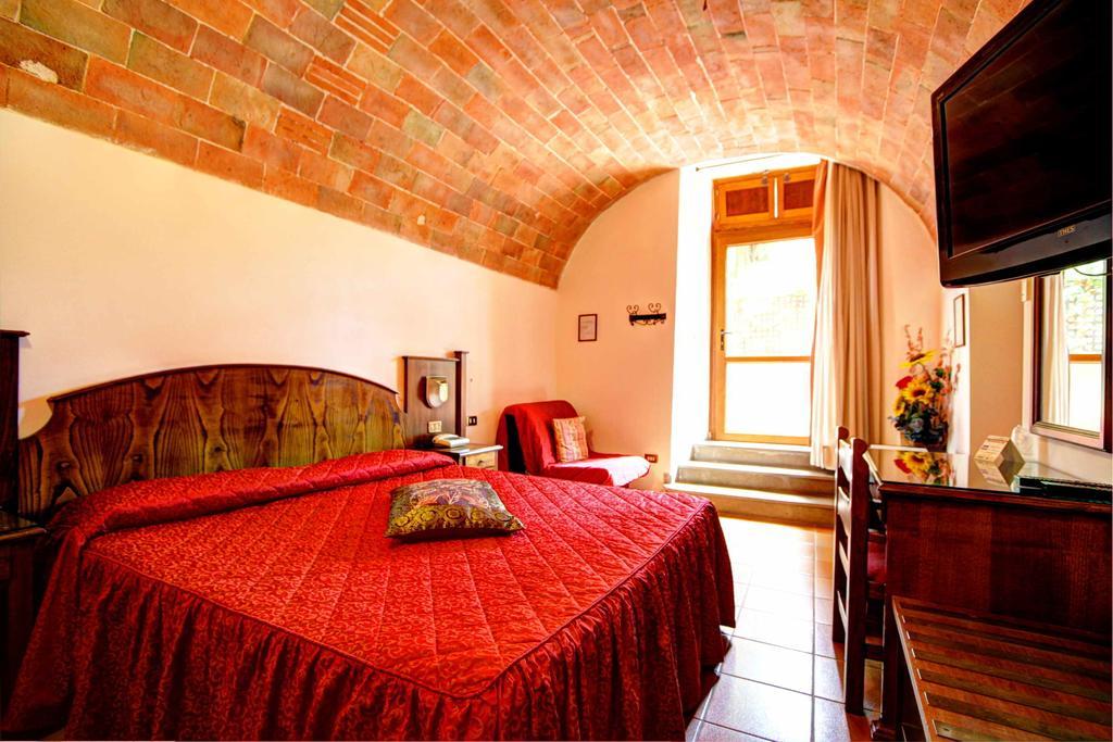 Hotel Residence Villa Rioddi Volterra Bagian luar foto