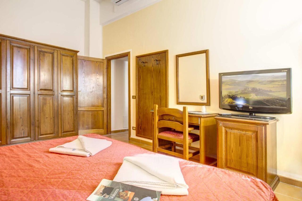 Hotel Residence Villa Rioddi Volterra Bagian luar foto