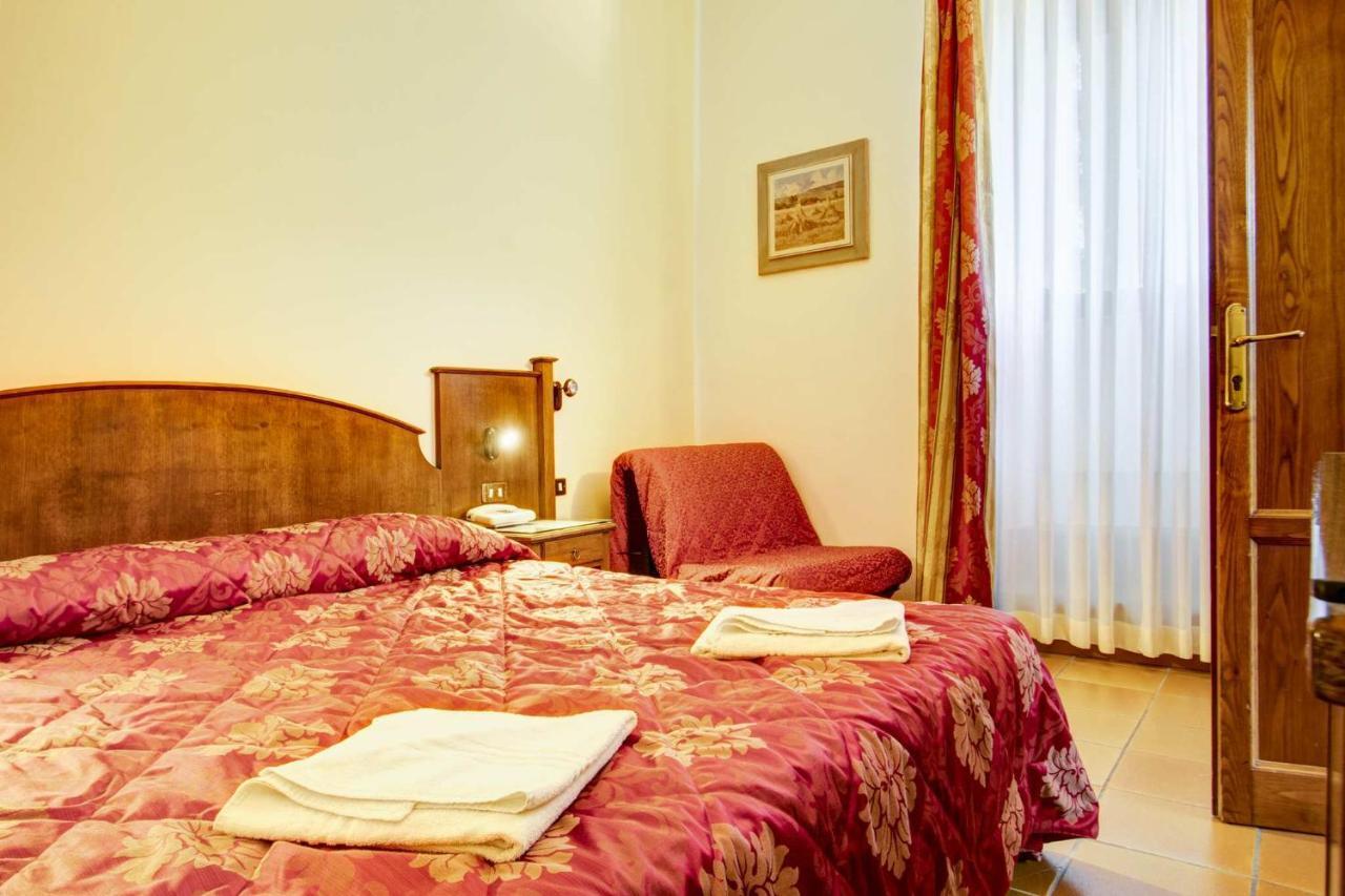 Hotel Residence Villa Rioddi Volterra Bagian luar foto