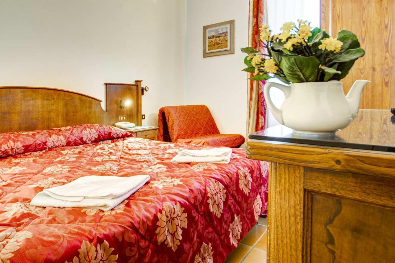 Hotel Residence Villa Rioddi Volterra Bagian luar foto